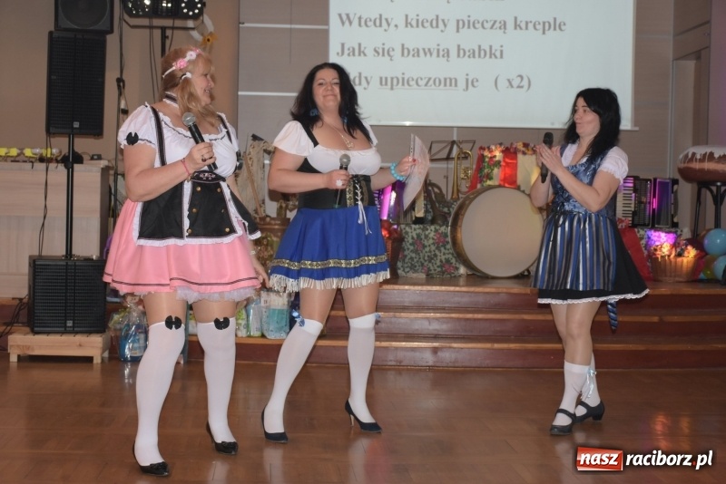 Zdjęcie w galerii na portalu naszraciborz.pl: Bez liczenia kalorii. Pół tysiąca pączków na tłustym czwartku w Tworkowie  wiadomości z regionu