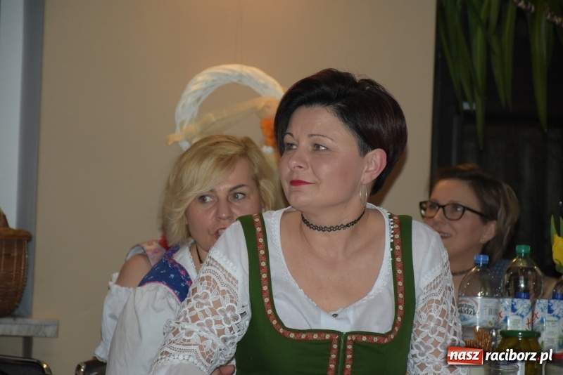 Zdjęcie w galerii na portalu naszraciborz.pl: Bez liczenia kalorii. Pół tysiąca pączków na tłustym czwartku w Tworkowie  wiadomości z regionu