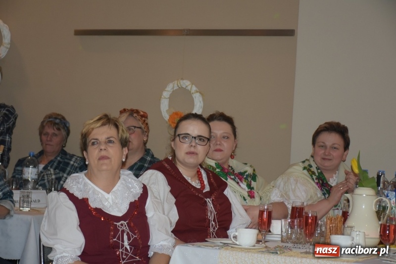 Zdjęcie w galerii na portalu naszraciborz.pl: Bez liczenia kalorii. Pół tysiąca pączków na tłustym czwartku w Tworkowie  wiadomości z regionu