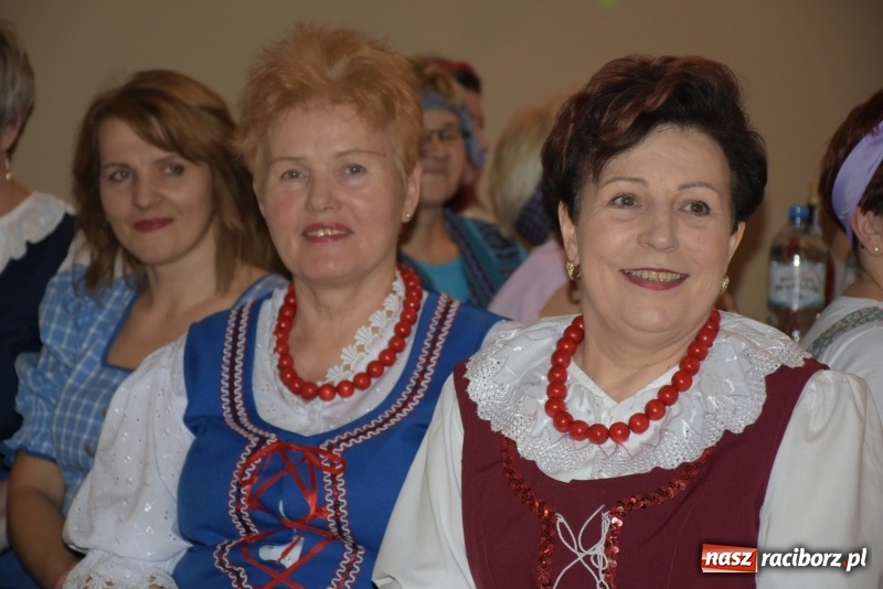 Zdjęcie w galerii na portalu naszraciborz.pl: Bez liczenia kalorii. Pół tysiąca pączków na tłustym czwartku w Tworkowie  wiadomości z regionu