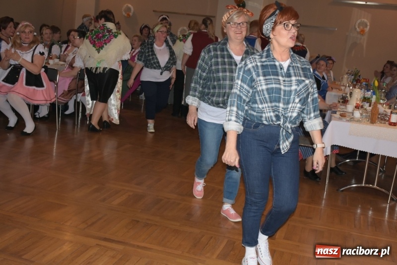 Zdjęcie w galerii na portalu naszraciborz.pl: Bez liczenia kalorii. Pół tysiąca pączków na tłustym czwartku w Tworkowie  wiadomości z regionu