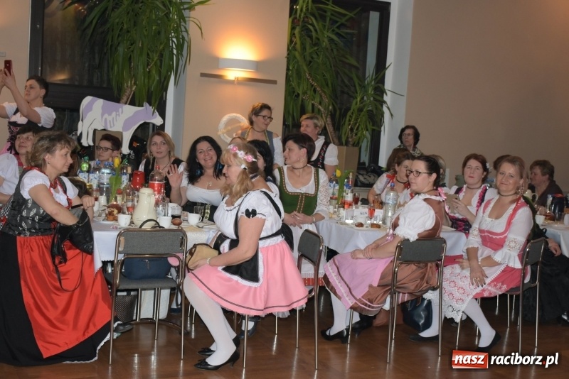 Zdjęcie w galerii na portalu naszraciborz.pl: Bez liczenia kalorii. Pół tysiąca pączków na tłustym czwartku w Tworkowie  wiadomości z regionu