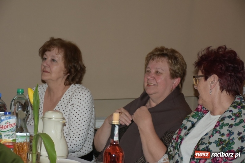 Zdjęcie w galerii na portalu naszraciborz.pl: Bez liczenia kalorii. Pół tysiąca pączków na tłustym czwartku w Tworkowie  wiadomości z regionu