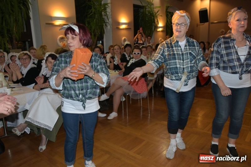 Zdjęcie w galerii na portalu naszraciborz.pl: Bez liczenia kalorii. Pół tysiąca pączków na tłustym czwartku w Tworkowie  wiadomości z regionu