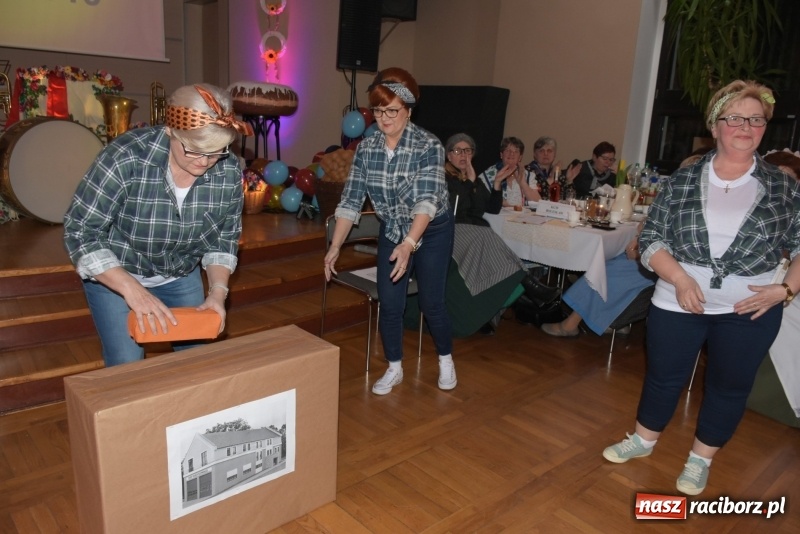 Zdjęcie w galerii na portalu naszraciborz.pl: Bez liczenia kalorii. Pół tysiąca pączków na tłustym czwartku w Tworkowie  wiadomości z regionu