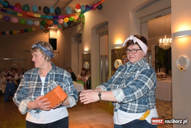 Zdjęcie w galerii na portalu naszraciborz.pl: Bez liczenia kalorii. Pół tysiąca pączków na tłustym czwartku w Tworkowie  wiadomości z regionu