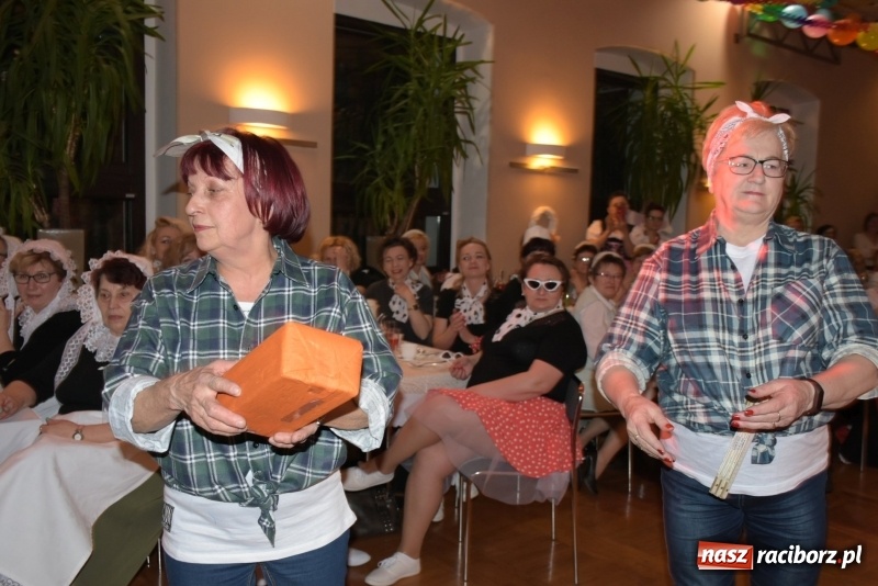 Zdjęcie w galerii na portalu naszraciborz.pl: Bez liczenia kalorii. Pół tysiąca pączków na tłustym czwartku w Tworkowie  wiadomości z regionu