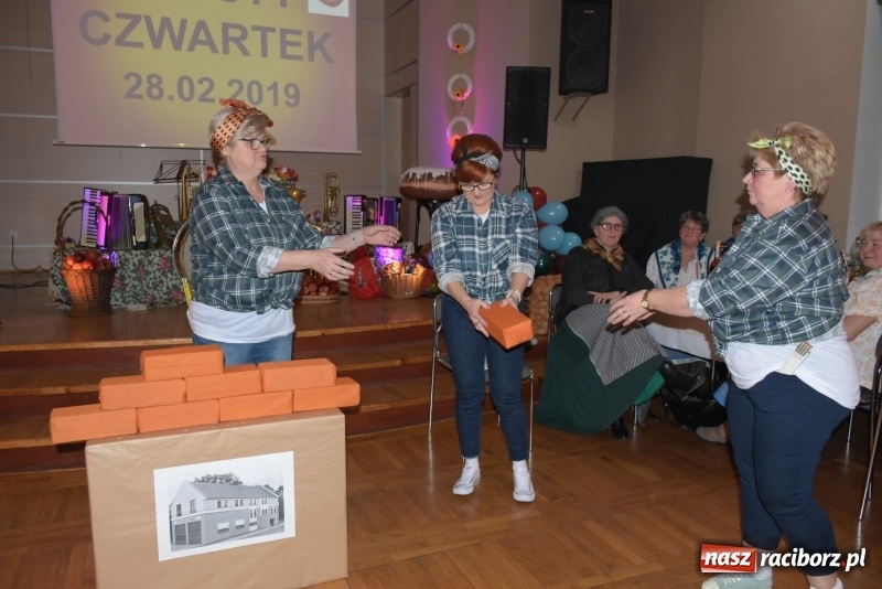 Zdjęcie w galerii na portalu naszraciborz.pl: Bez liczenia kalorii. Pół tysiąca pączków na tłustym czwartku w Tworkowie  wiadomości z regionu