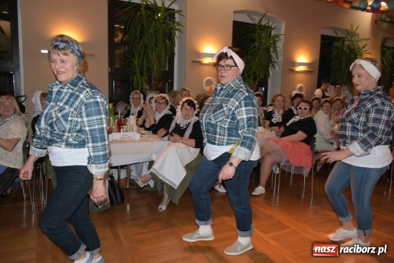 Zdjęcie w galerii na portalu naszraciborz.pl: Bez liczenia kalorii. Pół tysiąca pączków na tłustym czwartku w Tworkowie  wiadomości z regionu