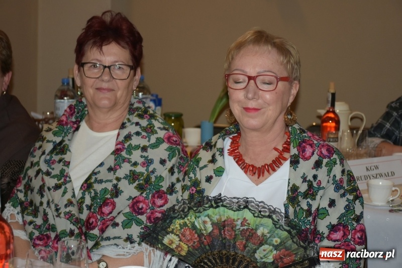 Zdjęcie w galerii na portalu naszraciborz.pl: Bez liczenia kalorii. Pół tysiąca pączków na tłustym czwartku w Tworkowie  wiadomości z regionu