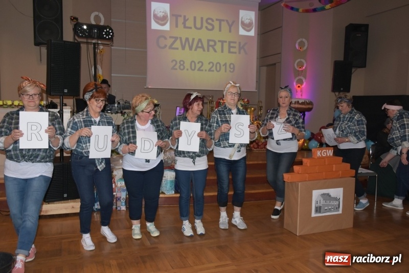 Zdjęcie w galerii na portalu naszraciborz.pl: Bez liczenia kalorii. Pół tysiąca pączków na tłustym czwartku w Tworkowie  wiadomości z regionu