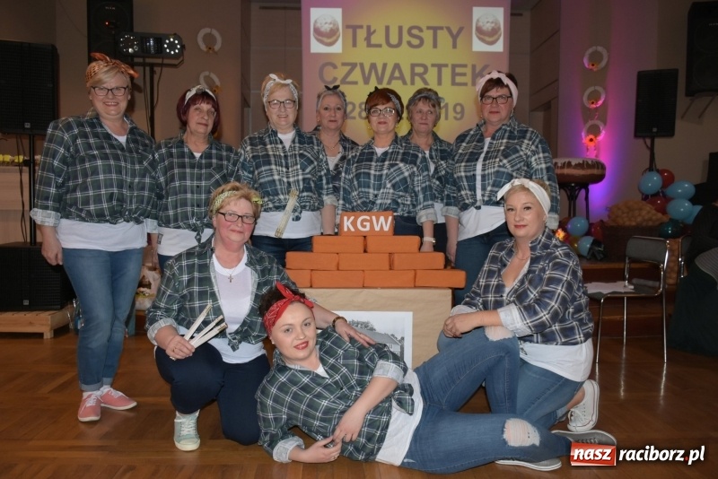 Zdjęcie w galerii na portalu naszraciborz.pl: Bez liczenia kalorii. Pół tysiąca pączków na tłustym czwartku w Tworkowie  wiadomości z regionu