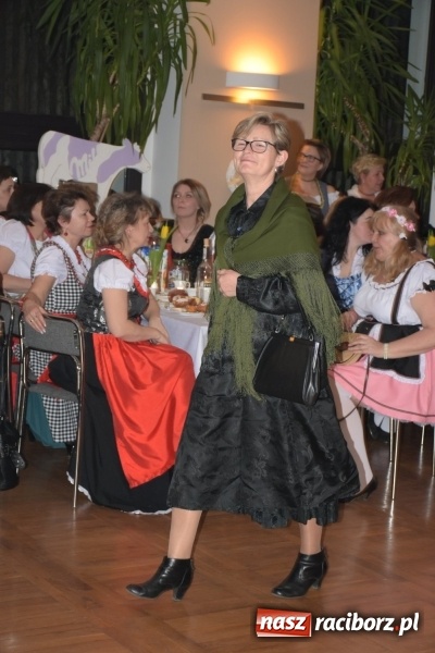 Zdjęcie w galerii na portalu naszraciborz.pl: Bez liczenia kalorii. Pół tysiąca pączków na tłustym czwartku w Tworkowie  wiadomości z regionu