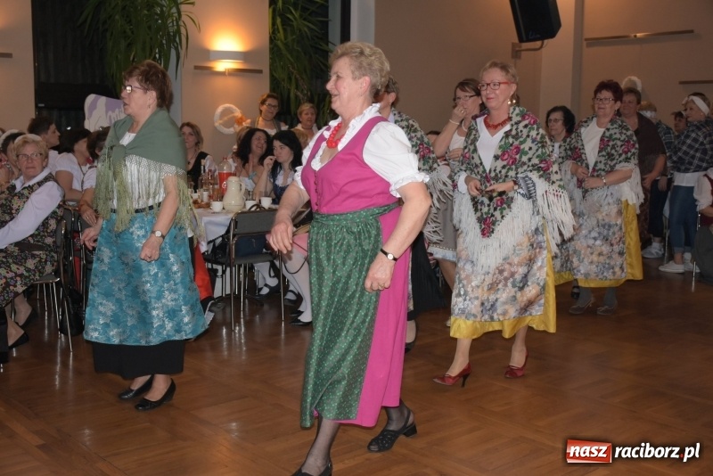 Zdjęcie w galerii na portalu naszraciborz.pl: Bez liczenia kalorii. Pół tysiąca pączków na tłustym czwartku w Tworkowie  wiadomości z regionu