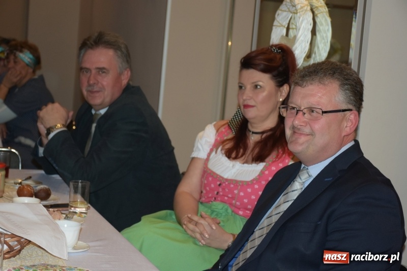 Zdjęcie w galerii na portalu naszraciborz.pl: Bez liczenia kalorii. Pół tysiąca pączków na tłustym czwartku w Tworkowie  wiadomości z regionu