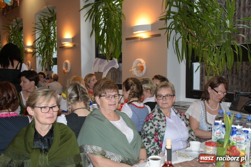 Zdjęcie w galerii na portalu naszraciborz.pl: Bez liczenia kalorii. Pół tysiąca pączków na tłustym czwartku w Tworkowie  wiadomości z regionu