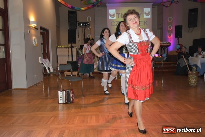 Zdjęcie w galerii na portalu naszraciborz.pl: Bez liczenia kalorii. Pół tysiąca pączków na tłustym czwartku w Tworkowie  wiadomości z regionu