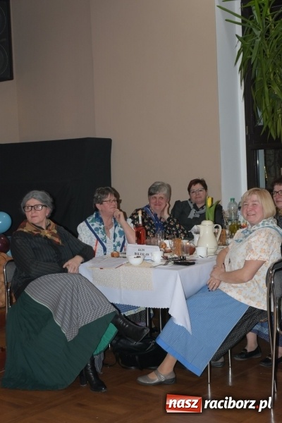 Zdjęcie w galerii na portalu naszraciborz.pl: Bez liczenia kalorii. Pół tysiąca pączków na tłustym czwartku w Tworkowie  wiadomości z regionu