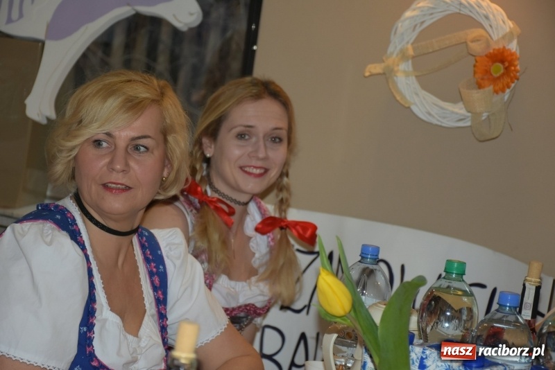 Zdjęcie w galerii na portalu naszraciborz.pl: Bez liczenia kalorii. Pół tysiąca pączków na tłustym czwartku w Tworkowie  wiadomości z regionu