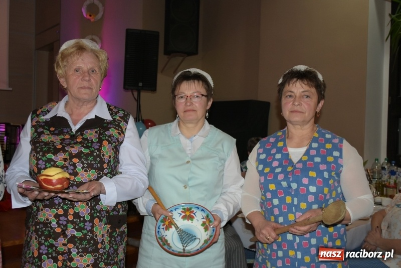 Zdjęcie w galerii na portalu naszraciborz.pl: Bez liczenia kalorii. Pół tysiąca pączków na tłustym czwartku w Tworkowie  wiadomości z regionu