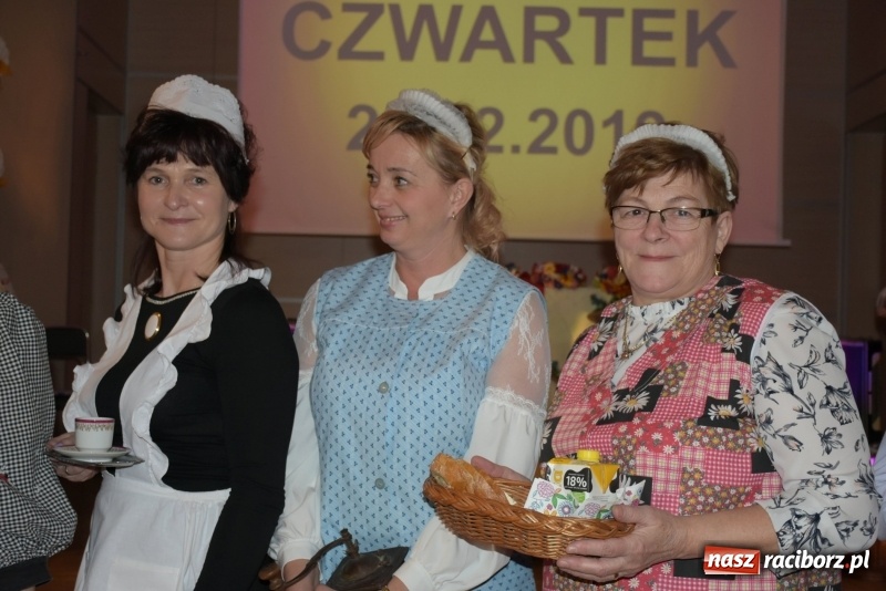 Zdjęcie w galerii na portalu naszraciborz.pl: Bez liczenia kalorii. Pół tysiąca pączków na tłustym czwartku w Tworkowie  wiadomości z regionu