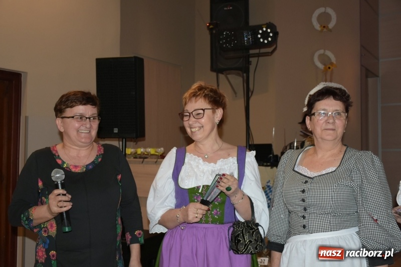 Zdjęcie w galerii na portalu naszraciborz.pl: Bez liczenia kalorii. Pół tysiąca pączków na tłustym czwartku w Tworkowie  wiadomości z regionu