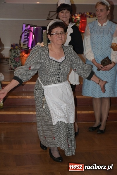 Zdjęcie w galerii na portalu naszraciborz.pl: Bez liczenia kalorii. Pół tysiąca pączków na tłustym czwartku w Tworkowie  wiadomości z regionu