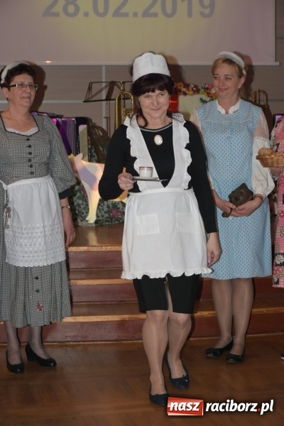 Zdjęcie w galerii na portalu naszraciborz.pl: Bez liczenia kalorii. Pół tysiąca pączków na tłustym czwartku w Tworkowie  wiadomości z regionu