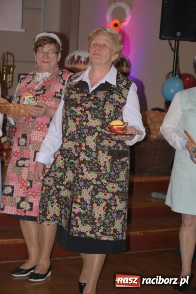 Zdjęcie w galerii na portalu naszraciborz.pl: Bez liczenia kalorii. Pół tysiąca pączków na tłustym czwartku w Tworkowie  wiadomości z regionu