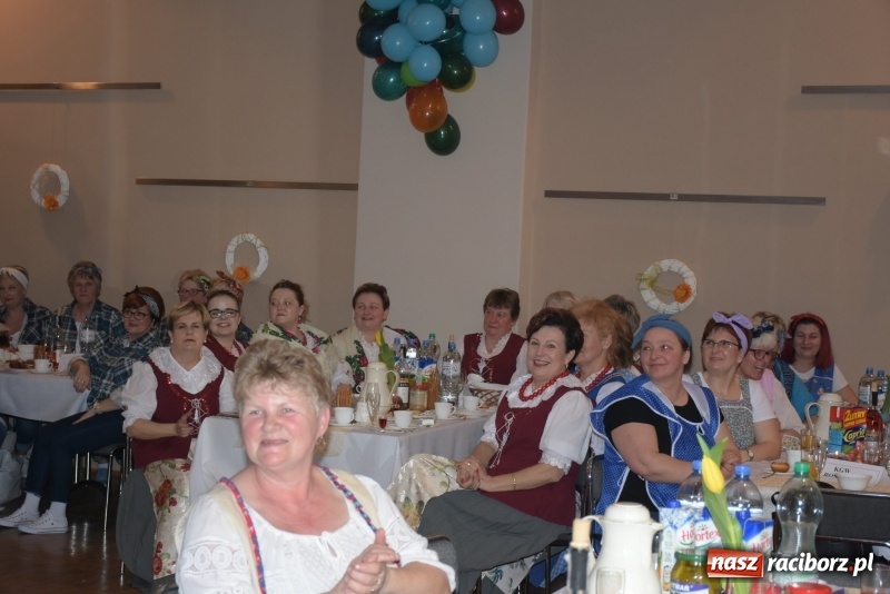 Zdjęcie w galerii na portalu naszraciborz.pl: Bez liczenia kalorii. Pół tysiąca pączków na tłustym czwartku w Tworkowie  wiadomości z regionu