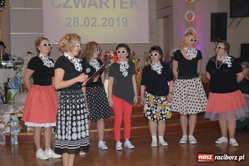 Zdjęcie w galerii na portalu naszraciborz.pl: Bez liczenia kalorii. Pół tysiąca pączków na tłustym czwartku w Tworkowie  wiadomości z regionu