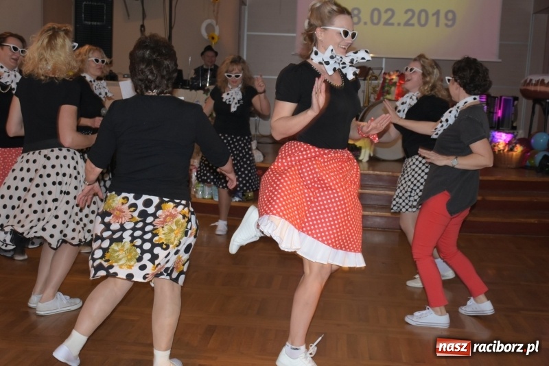 Zdjęcie w galerii na portalu naszraciborz.pl: Bez liczenia kalorii. Pół tysiąca pączków na tłustym czwartku w Tworkowie  wiadomości z regionu