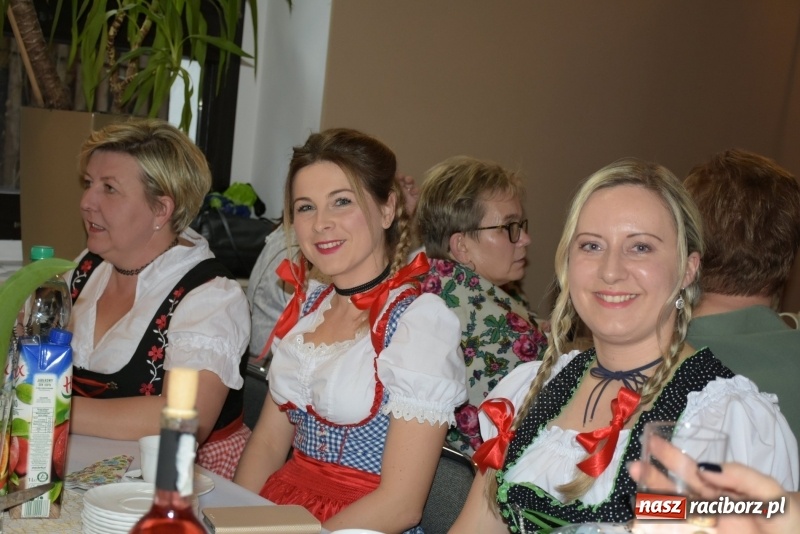 Zdjęcie w galerii na portalu naszraciborz.pl: Bez liczenia kalorii. Pół tysiąca pączków na tłustym czwartku w Tworkowie  wiadomości z regionu