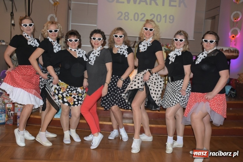 Zdjęcie w galerii na portalu naszraciborz.pl: Bez liczenia kalorii. Pół tysiąca pączków na tłustym czwartku w Tworkowie  wiadomości z regionu