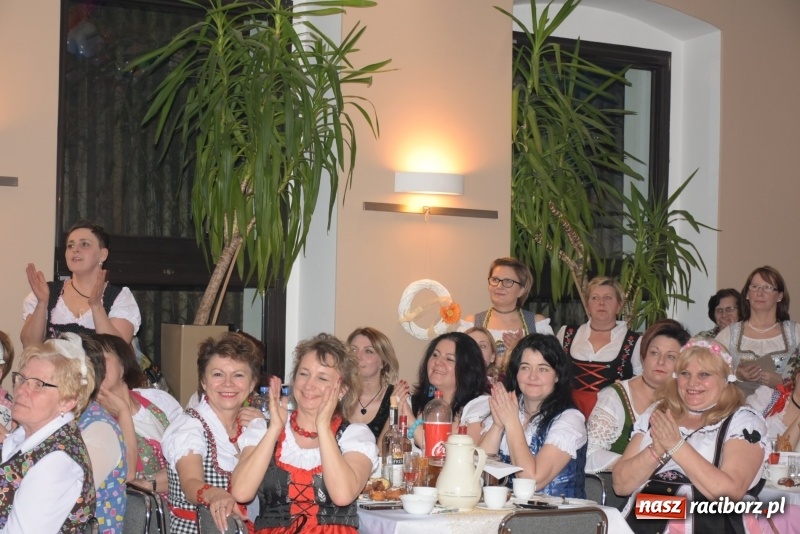 Zdjęcie w galerii na portalu naszraciborz.pl: Bez liczenia kalorii. Pół tysiąca pączków na tłustym czwartku w Tworkowie  wiadomości z regionu