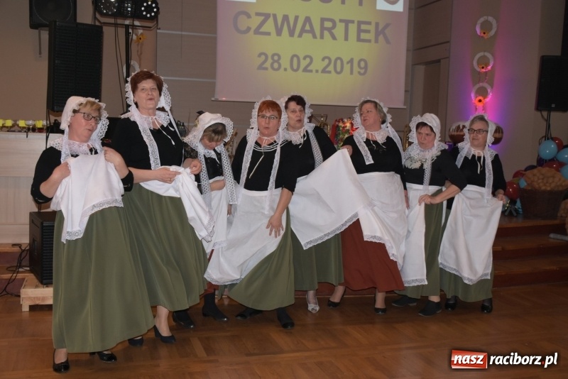 Zdjęcie w galerii na portalu naszraciborz.pl: Bez liczenia kalorii. Pół tysiąca pączków na tłustym czwartku w Tworkowie  wiadomości z regionu