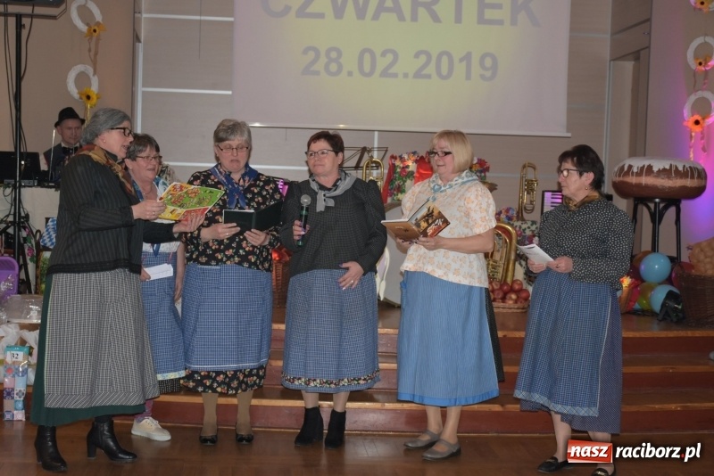 Zdjęcie w galerii na portalu naszraciborz.pl: Bez liczenia kalorii. Pół tysiąca pączków na tłustym czwartku w Tworkowie  wiadomości z regionu