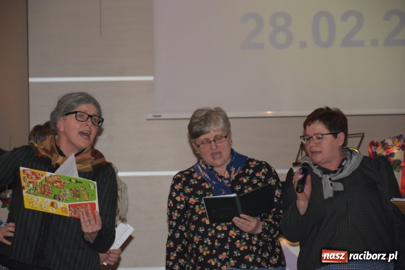 Zdjęcie w galerii na portalu naszraciborz.pl: Bez liczenia kalorii. Pół tysiąca pączków na tłustym czwartku w Tworkowie  wiadomości z regionu