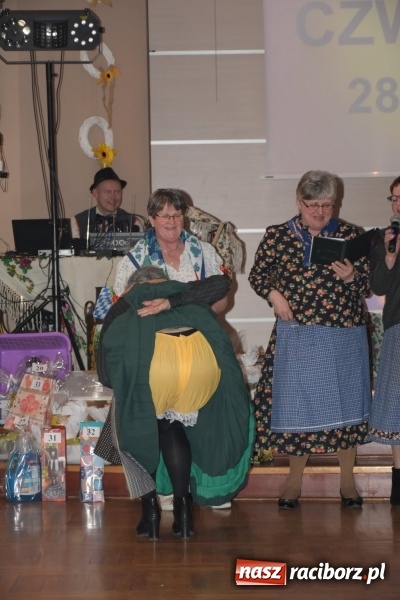 Zdjęcie w galerii na portalu naszraciborz.pl: Bez liczenia kalorii. Pół tysiąca pączków na tłustym czwartku w Tworkowie  wiadomości z regionu