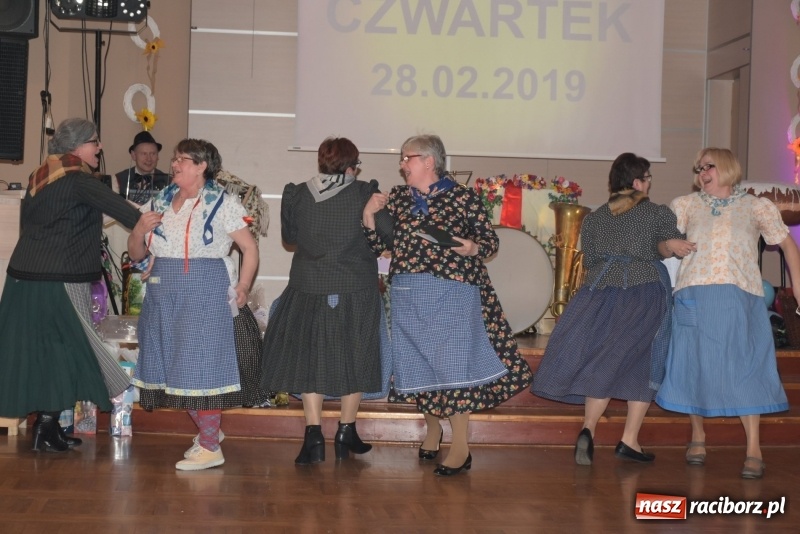 Zdjęcie w galerii na portalu naszraciborz.pl: Bez liczenia kalorii. Pół tysiąca pączków na tłustym czwartku w Tworkowie  wiadomości z regionu