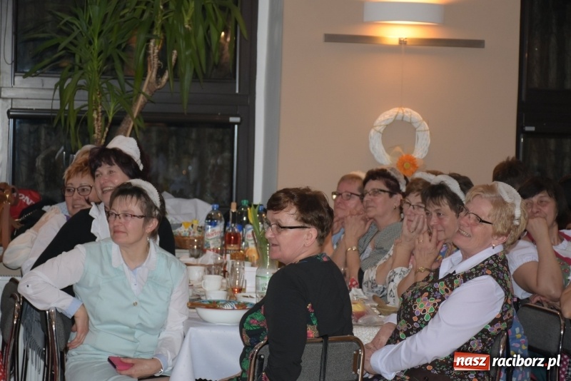 Zdjęcie w galerii na portalu naszraciborz.pl: Bez liczenia kalorii. Pół tysiąca pączków na tłustym czwartku w Tworkowie  wiadomości z regionu