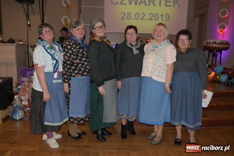 Zdjęcie w galerii na portalu naszraciborz.pl: Bez liczenia kalorii. Pół tysiąca pączków na tłustym czwartku w Tworkowie  wiadomości z regionu