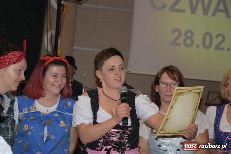 Zdjęcie w galerii na portalu naszraciborz.pl: Bez liczenia kalorii. Pół tysiąca pączków na tłustym czwartku w Tworkowie  wiadomości z regionu