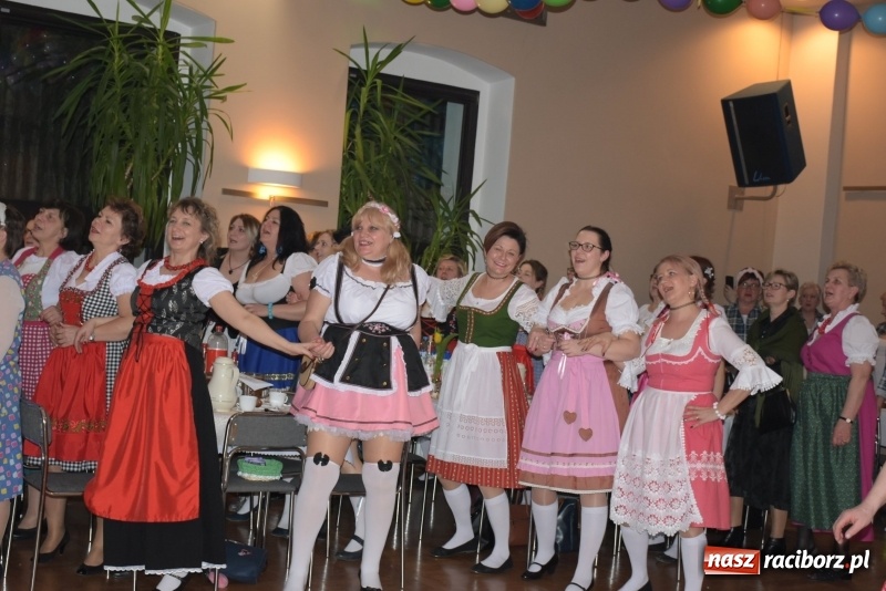 Zdjęcie w galerii na portalu naszraciborz.pl: Bez liczenia kalorii. Pół tysiąca pączków na tłustym czwartku w Tworkowie  wiadomości z regionu