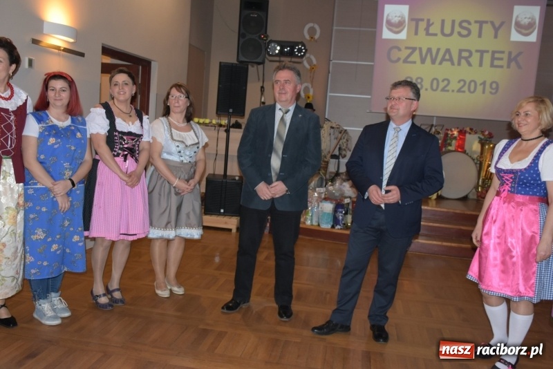 Zdjęcie w galerii na portalu naszraciborz.pl: Bez liczenia kalorii. Pół tysiąca pączków na tłustym czwartku w Tworkowie  wiadomości z regionu