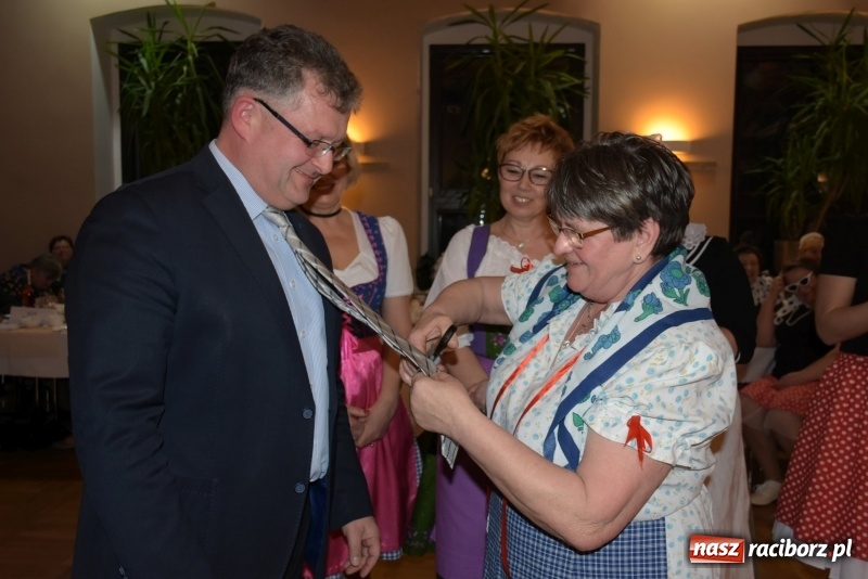 Zdjęcie w galerii na portalu naszraciborz.pl: Bez liczenia kalorii. Pół tysiąca pączków na tłustym czwartku w Tworkowie  wiadomości z regionu