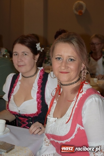 Zdjęcie w galerii na portalu naszraciborz.pl: Bez liczenia kalorii. Pół tysiąca pączków na tłustym czwartku w Tworkowie  wiadomości z regionu