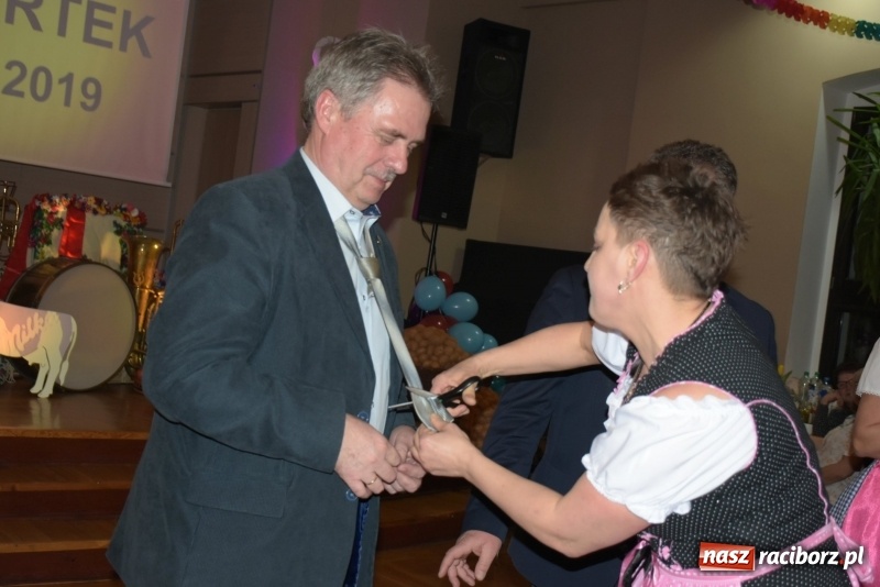 Zdjęcie w galerii na portalu naszraciborz.pl: Bez liczenia kalorii. Pół tysiąca pączków na tłustym czwartku w Tworkowie  wiadomości z regionu