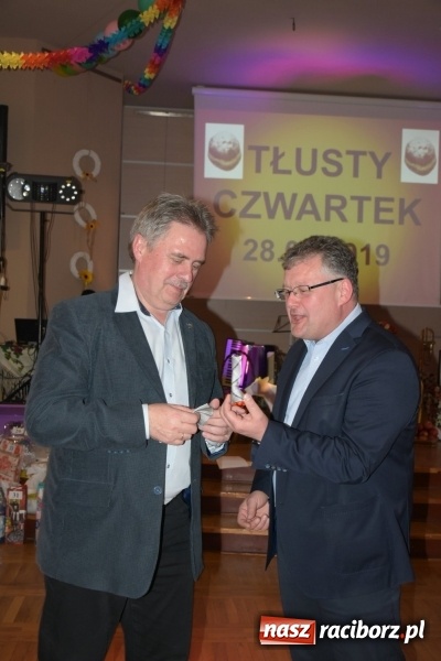 Zdjęcie w galerii na portalu naszraciborz.pl: Bez liczenia kalorii. Pół tysiąca pączków na tłustym czwartku w Tworkowie  wiadomości z regionu