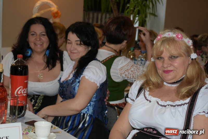 Zdjęcie w galerii na portalu naszraciborz.pl: Bez liczenia kalorii. Pół tysiąca pączków na tłustym czwartku w Tworkowie  wiadomości z regionu